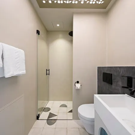 Numa Maximilian Aparthotel 3*