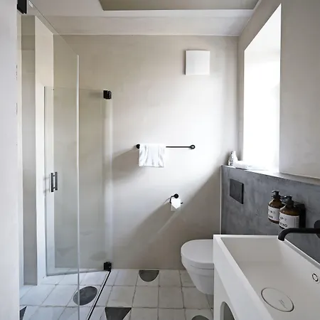 Numa Maximilian Aparthotel