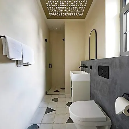 Numa Maximilian Aparthotel 3*