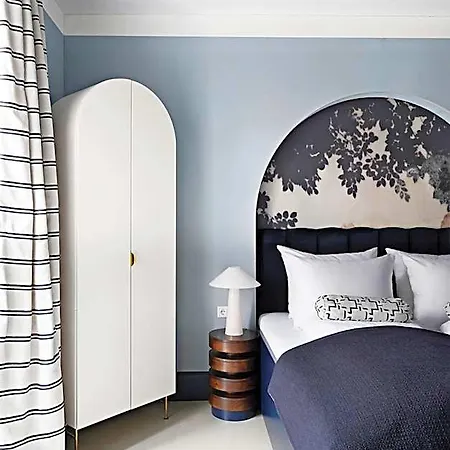 Numa Maximilian Aparthotel 3*