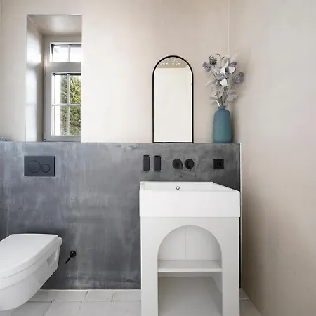 Numa Maximilian Aparthotel 3*